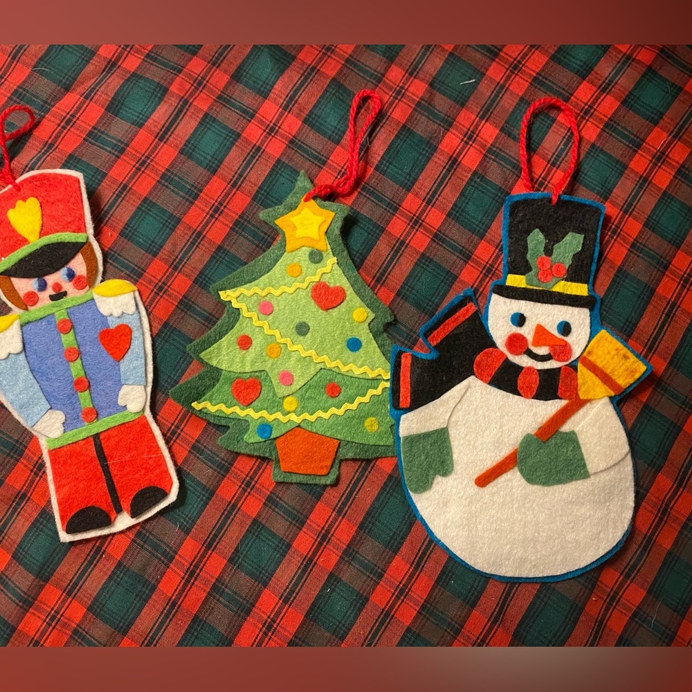 ⭐️4/$20 adorable vintage felt ornaments